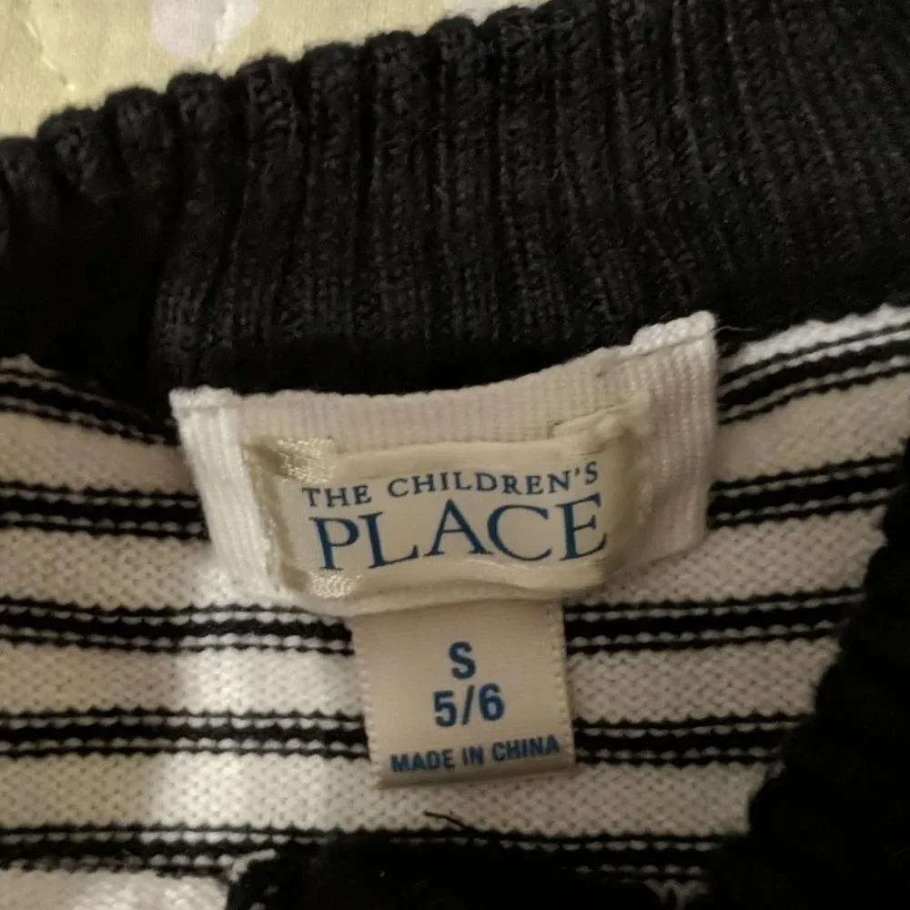 Children's Place black white cardigan Sz S 5/6